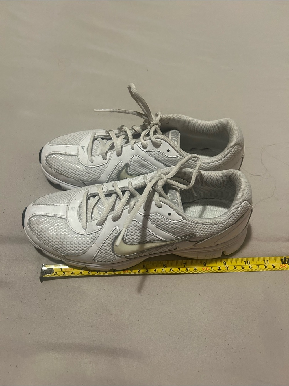 Nike White and Light Gray Women's Athletic Shoes - Picture 5 of 11